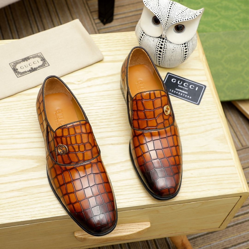 G*u*i leather shoes